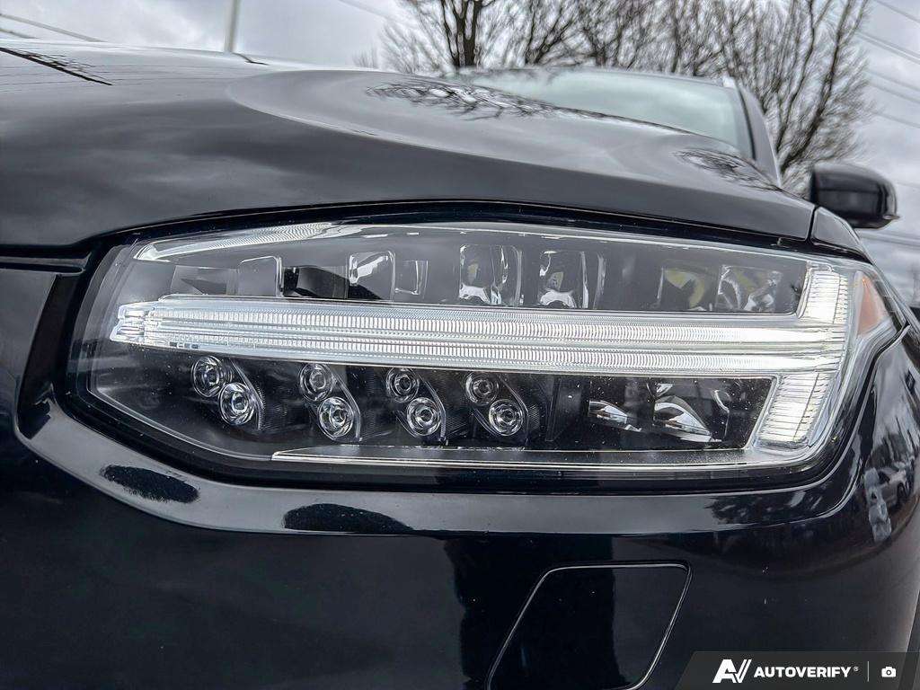 2021 Volvo XC90 T6 Inscription 7 Passenger thumb 6