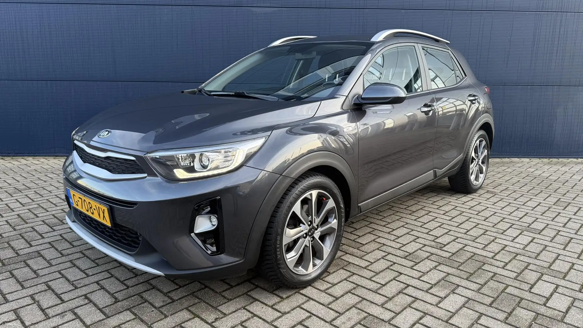 Kia Stonic 1.0 T-GDi 120pk DynamicLine Automaat | Navigatie | Grijs - 2