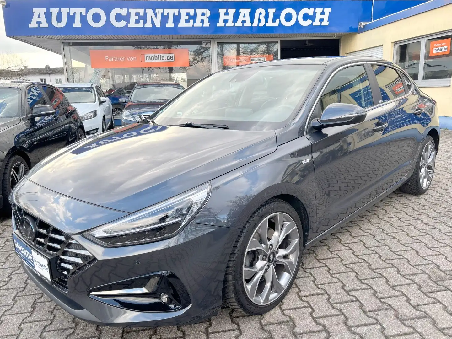 Hyundai i30 FASTBACK - PRIME AUTO. VOLLAUSSTATTUNG! Grau - 1