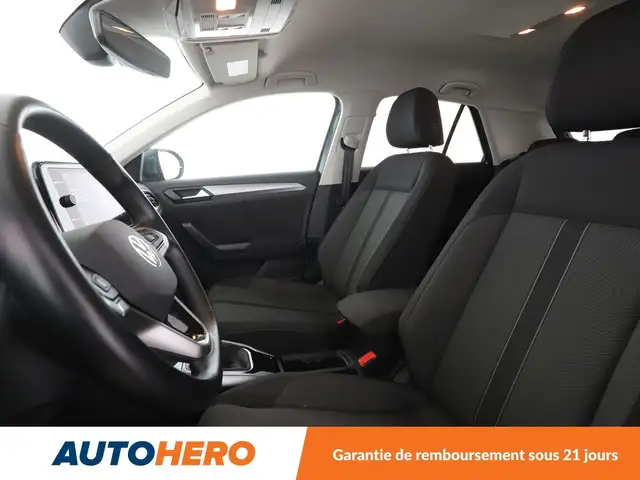 Volkswagen T-Roc view 10