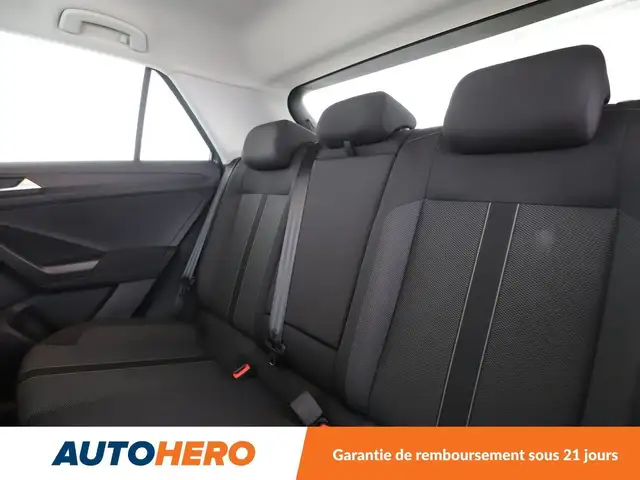 Volkswagen T-Roc view 14