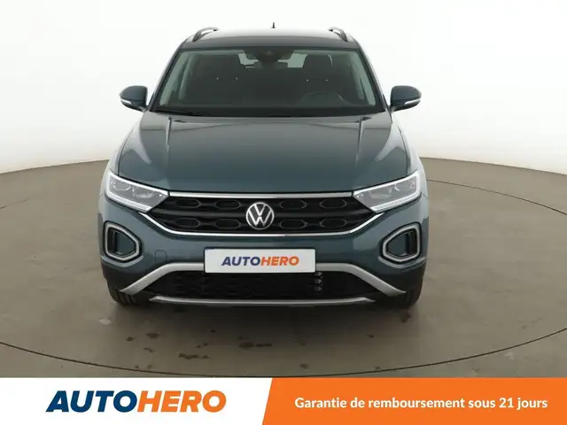 Volkswagen T-Roc view 9