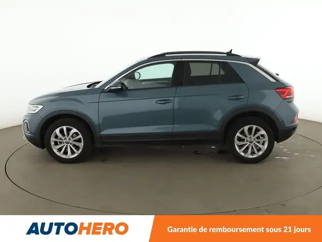 Volkswagen T-Roc view 3