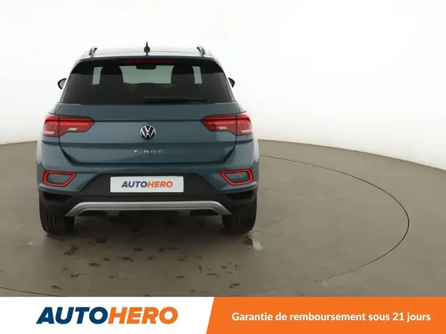 Volkswagen T-Roc view 5