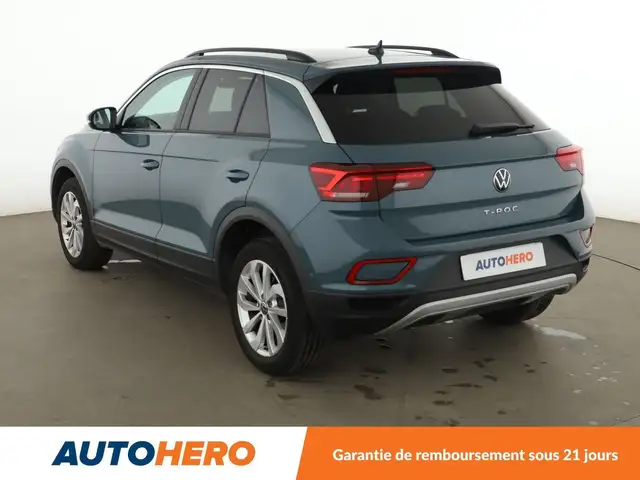 Volkswagen T-Roc view 4