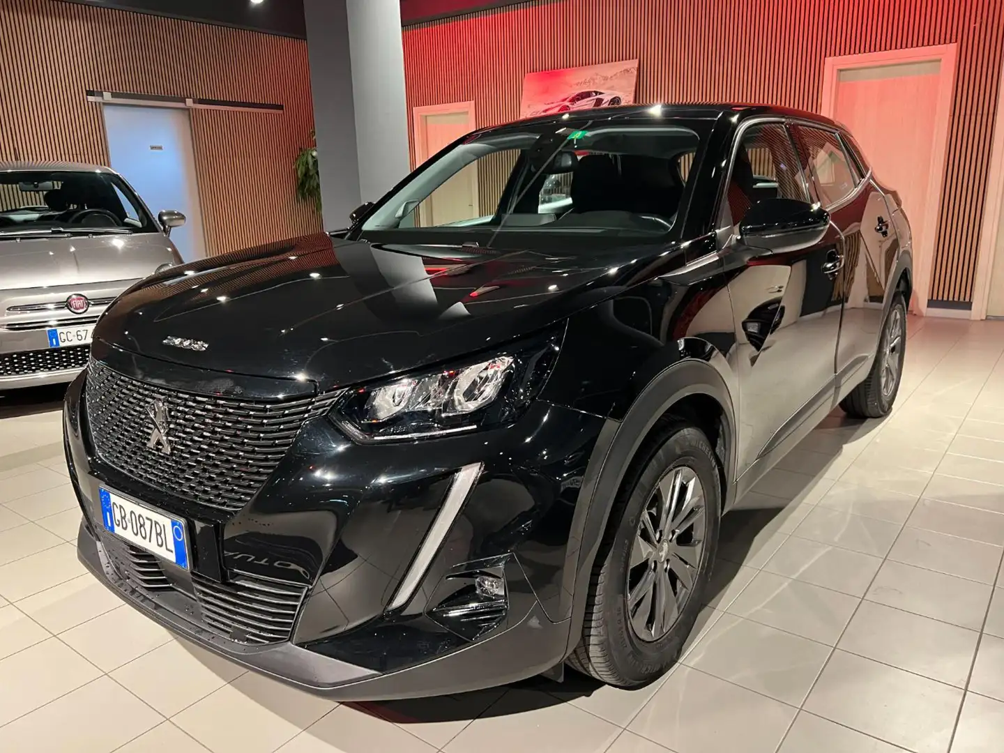 Peugeot 2008 PureTech 100 S&S Active Nero - 1