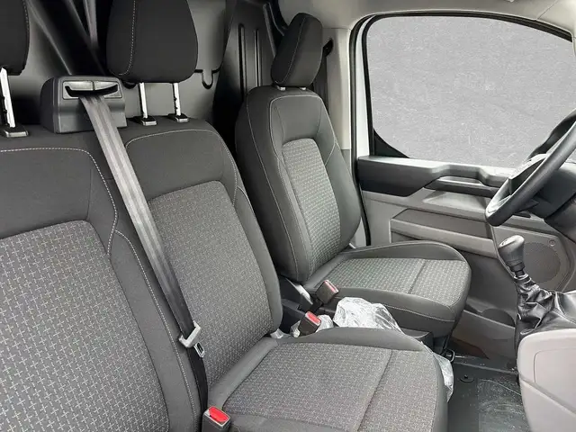 Ford Transit Custom view 3