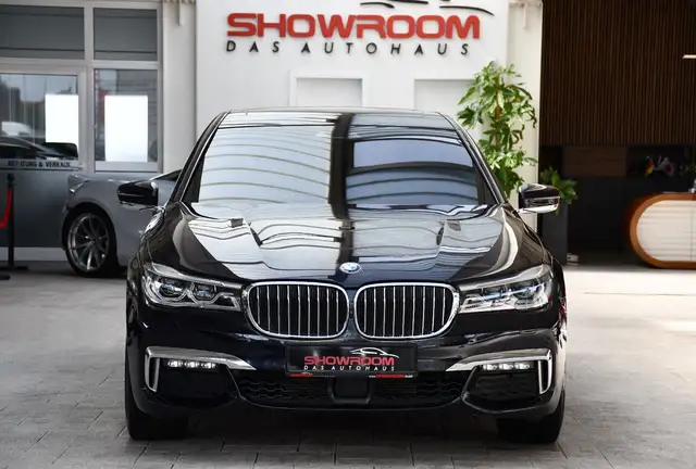 BMW 7 Series view 5