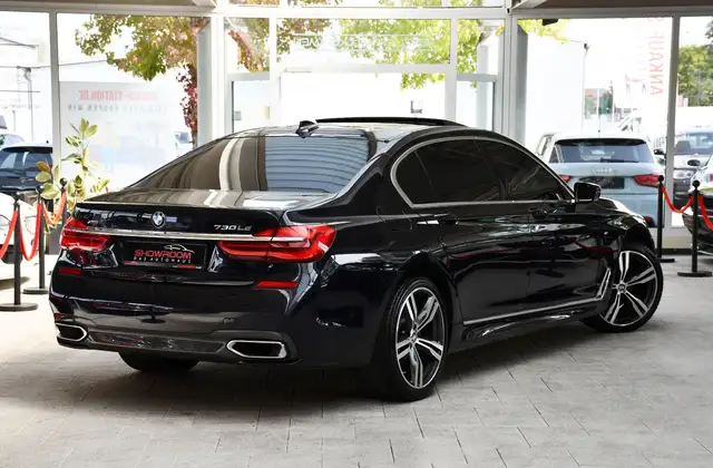 BMW 7 Series view 2