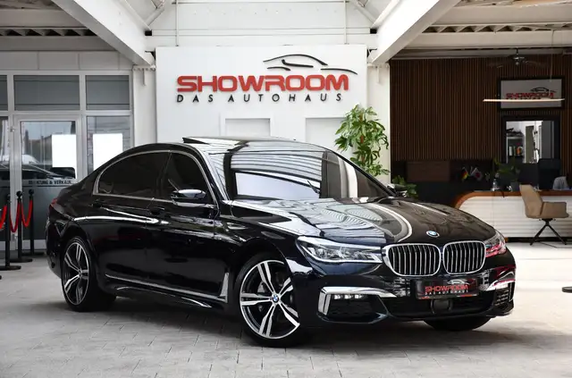 BMW 7 Series view 3