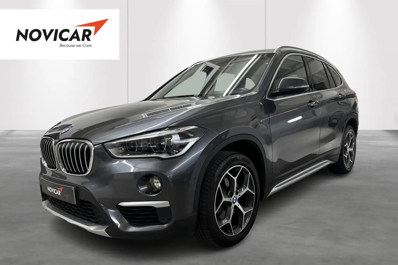 BMW X1 sDrive18iA (100 kW) Grijs - 1