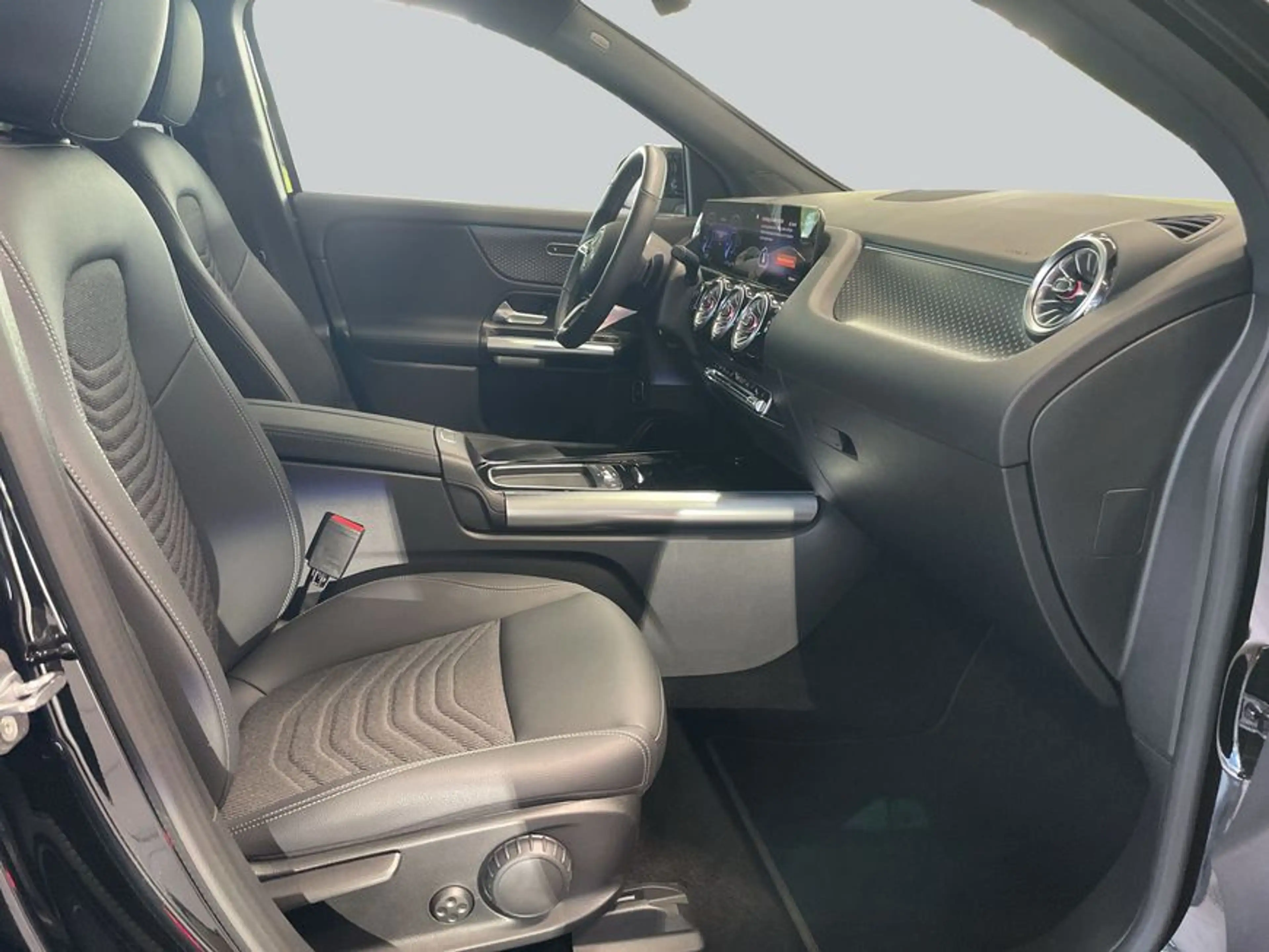 Mercedes-Benz EQA 250 EQA — photo 13