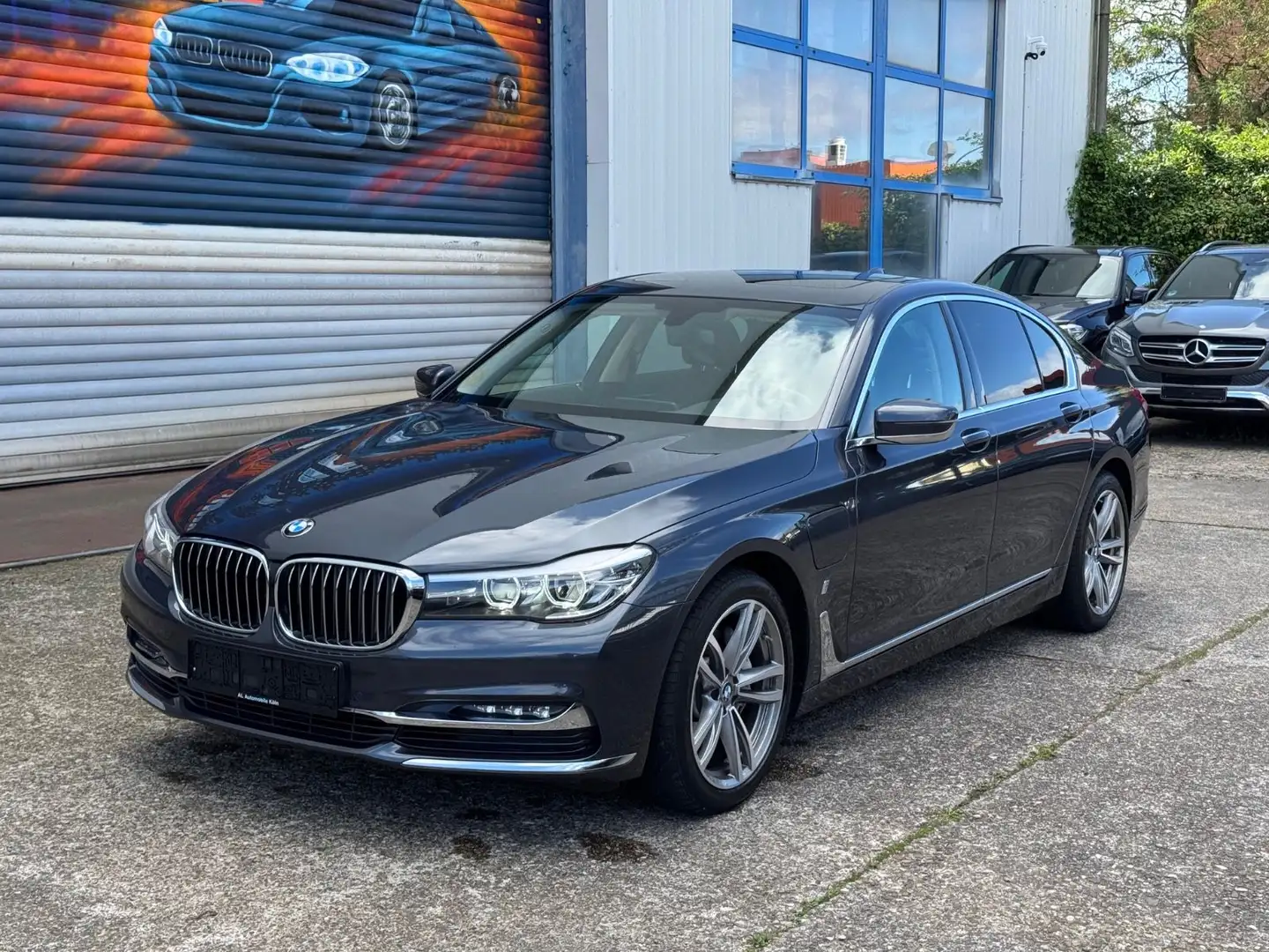 BMW 740 e/Leder/Soft Close/eSitze/Memo/KeylessGo Grau - 1