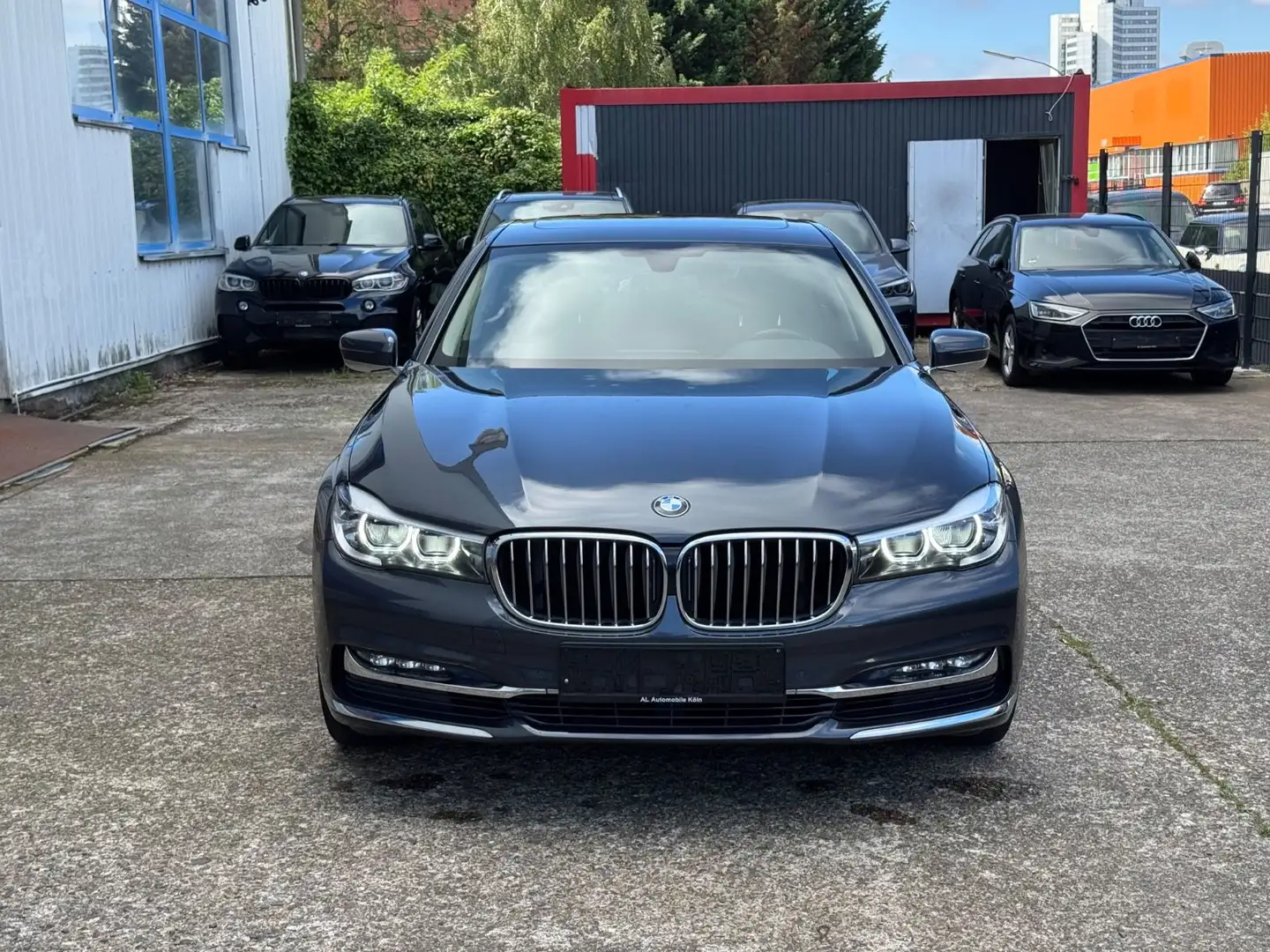 BMW 740 e/Leder/Soft Close/eSitze/Memo/KeylessGo Grau - 2