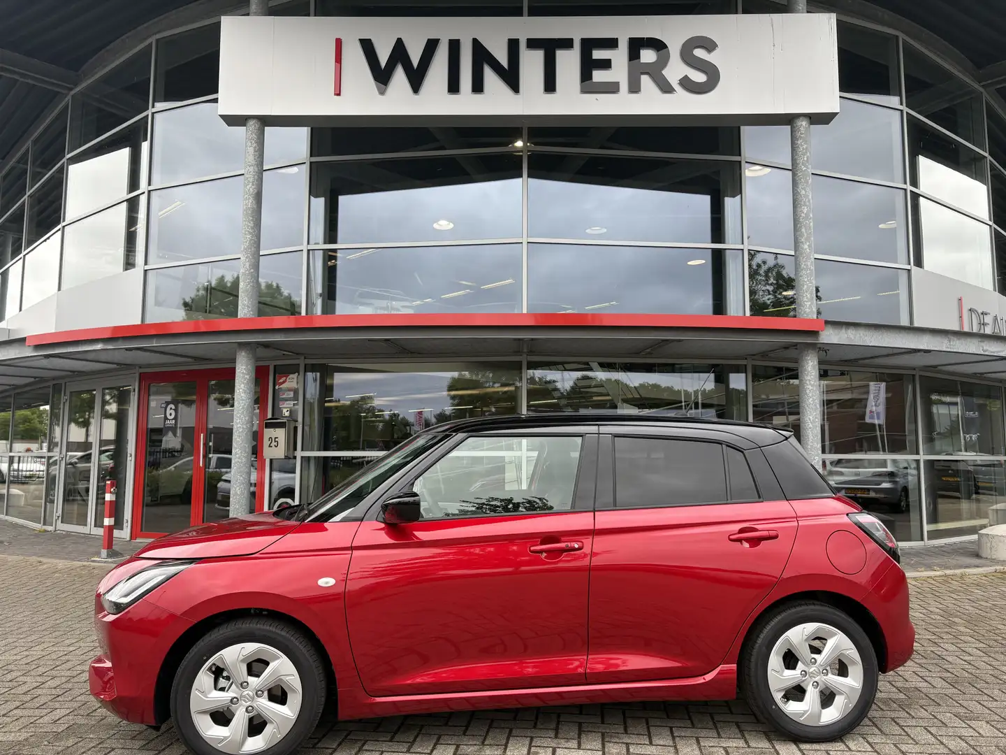 Suzuki Swift 1.2 Select Smart Hybrid Direct uit voorraad leverb Rood - 2