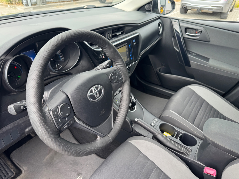 Toyota Auris Touring Sports 1.8 Hybrid Lease — photo 9