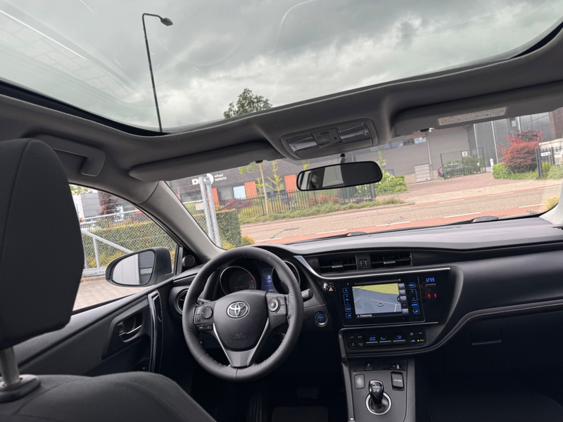 Toyota Auris Touring Sports 1.8 Hybrid Lease — photo 15
