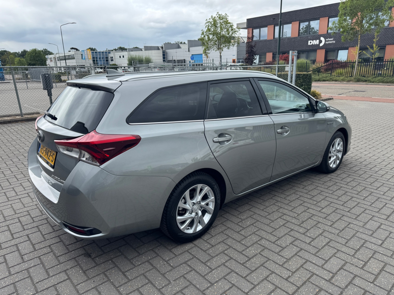 Toyota Auris Touring Sports 1.8 Hybrid Lease — photo 5