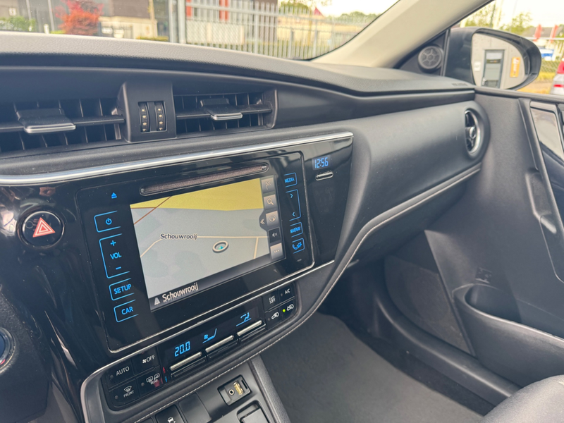 Toyota Auris Touring Sports 1.8 Hybrid Lease — photo 20