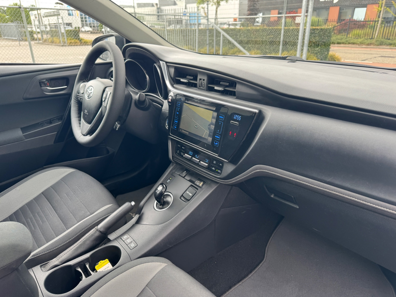 Toyota Auris Touring Sports 1.8 Hybrid Lease — photo 16