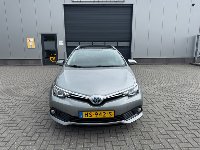 Toyota Auris Touring Sports 1.8 Hybrid Lease — photo 2