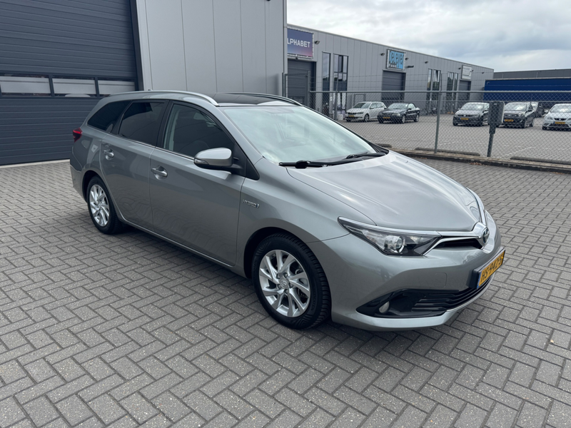 Toyota Auris Touring Sports 1.8 Hybrid Lease — photo 3