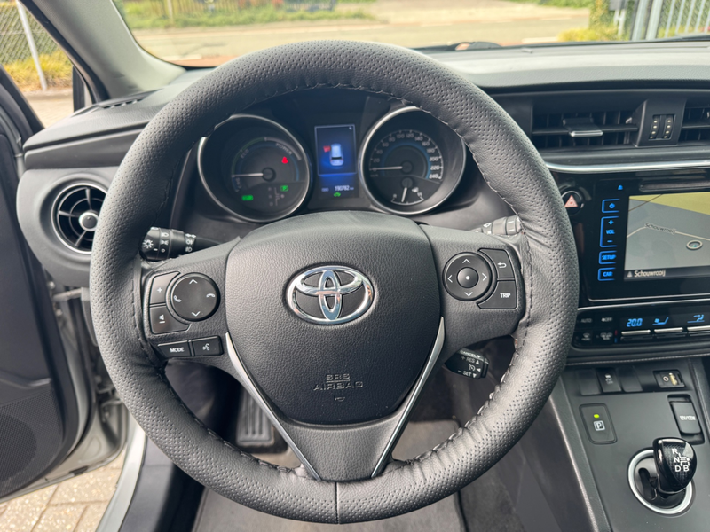 Toyota Auris Touring Sports 1.8 Hybrid Lease — photo 18