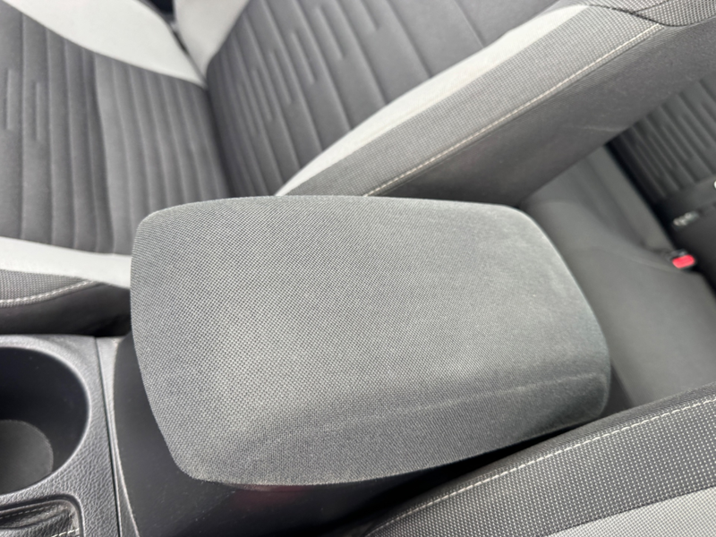 Toyota Auris Touring Sports 1.8 Hybrid Lease — photo 23