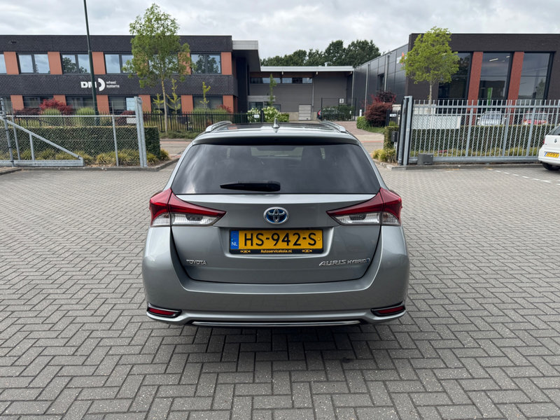 Toyota Auris Touring Sports 1.8 Hybrid Lease — photo 6