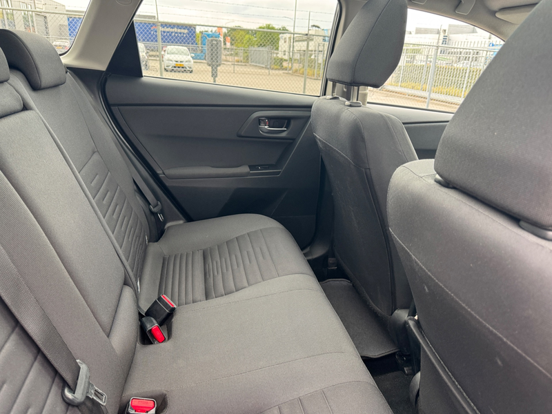 Toyota Auris Touring Sports 1.8 Hybrid Lease — photo 14