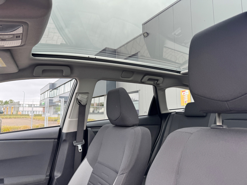 Toyota Auris Touring Sports 1.8 Hybrid Lease — photo 11