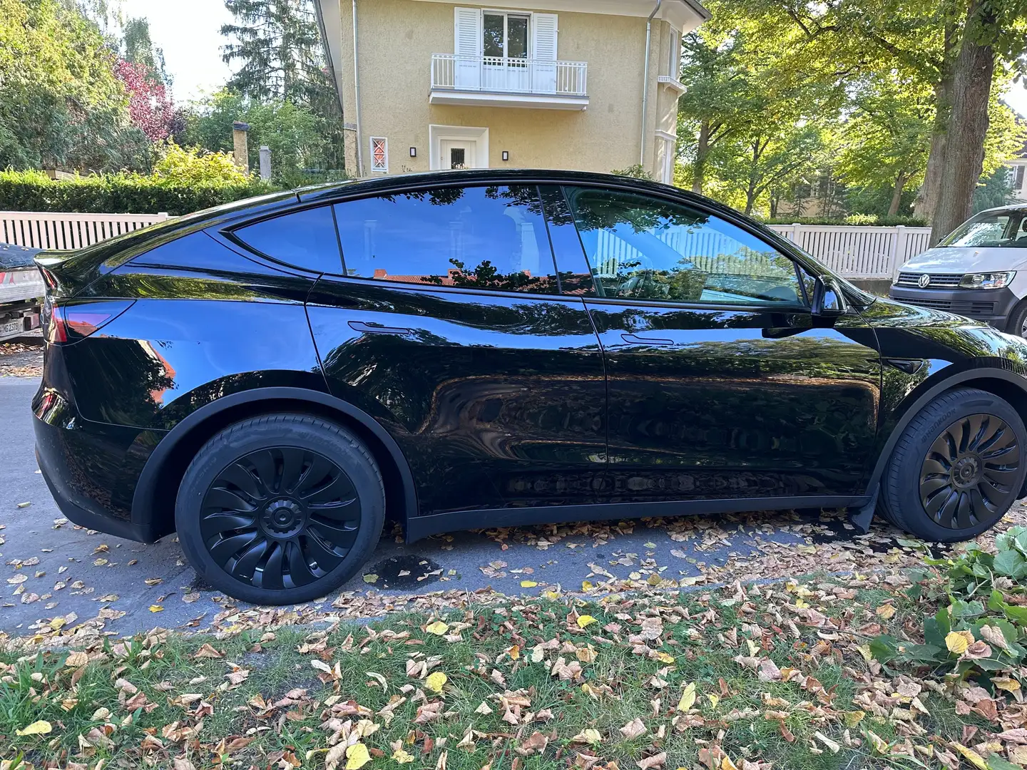 Tesla Model Y Model Y Long Range Dual Motor AWD Schwarz - 1