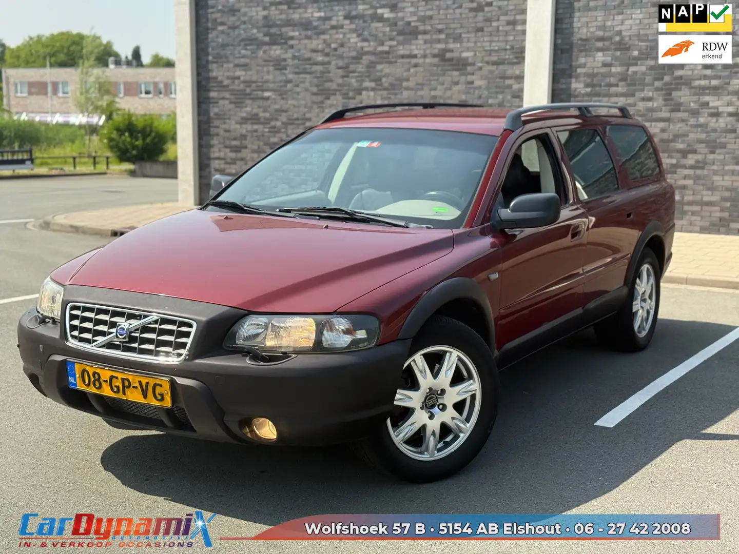Volvo V70 Cross Country 2.4 T Comfort Line // APK // Automaa Rosso - 1
