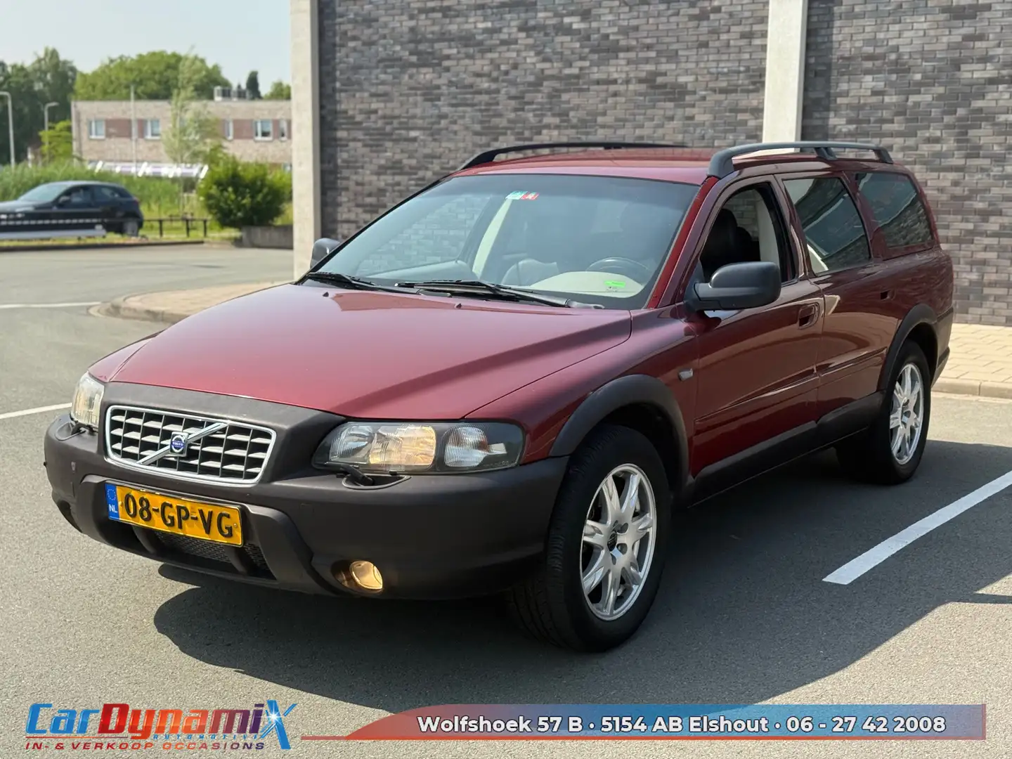 Volvo V70 Cross Country 2.4 T Comfort Line // APK // Automaa Rosso - 2