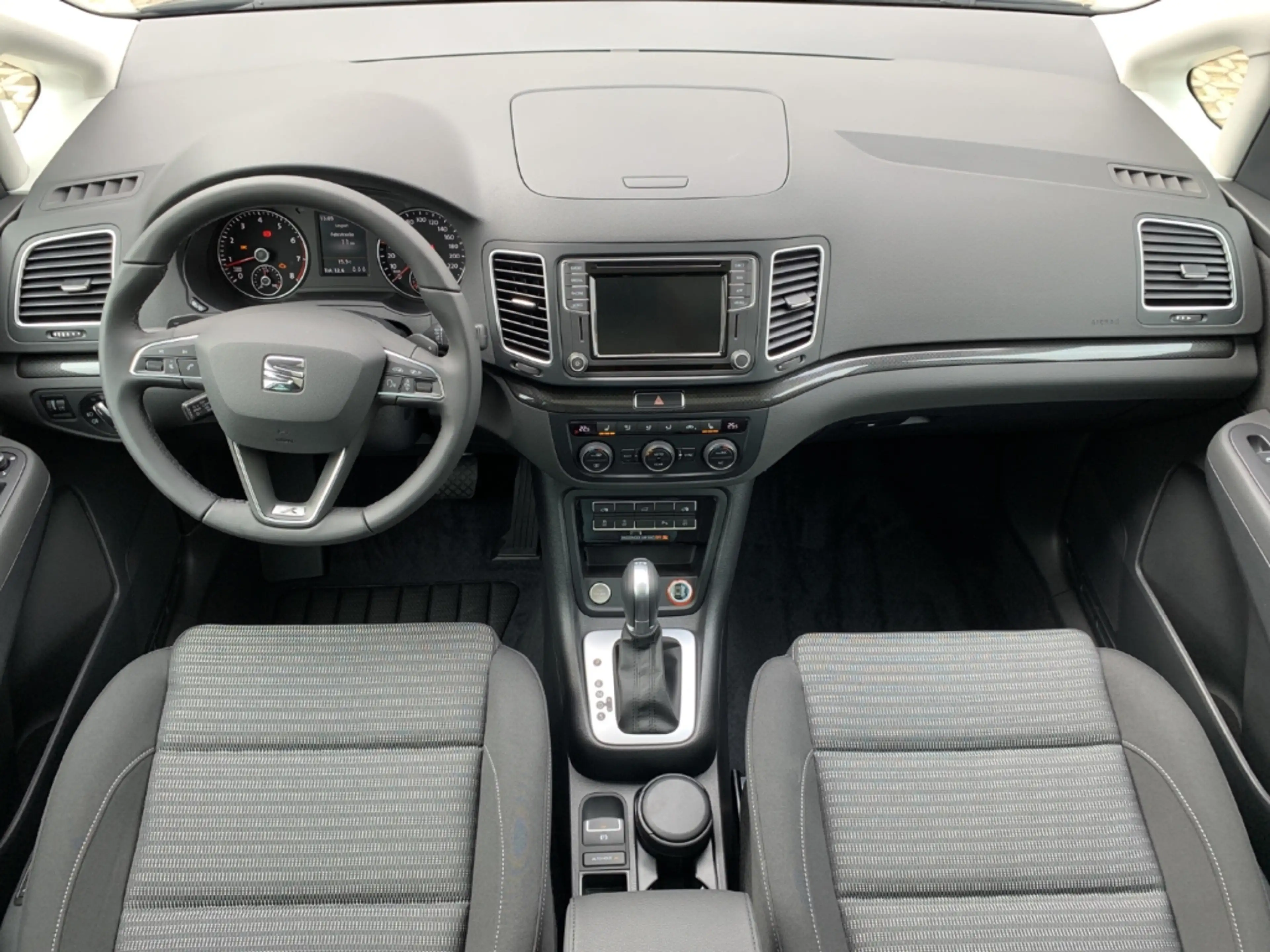 SEAT Alhambra 1.4 TSI DSG XCELLENCE PANO+KAMERA+NAVI — photo 10