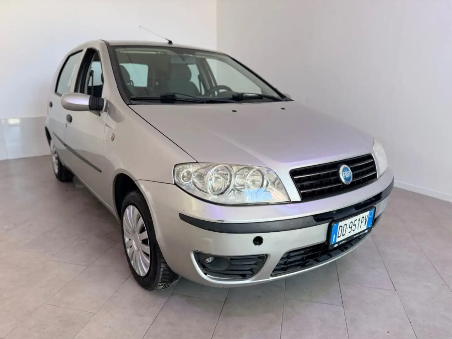 Fiat Punto 1.2 5 porte Dynamic Grigio - 2