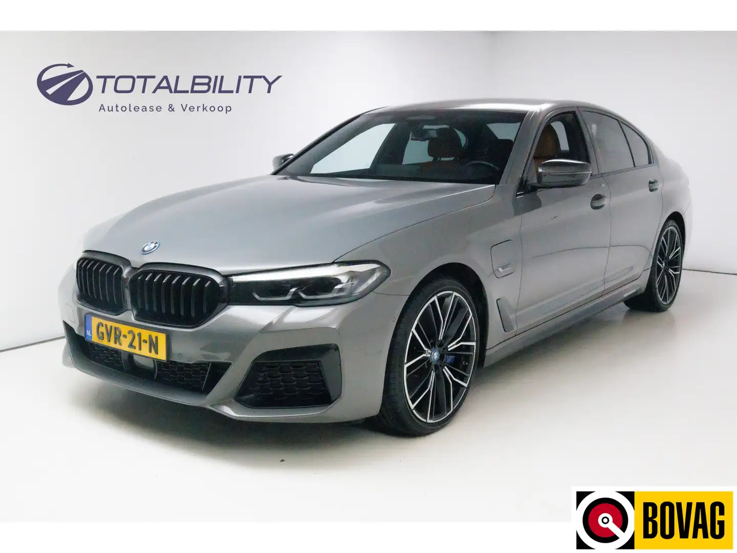 BMW 545 5-serie 545e xDrive M-Sport M-performance parts 39 Grijs - 1