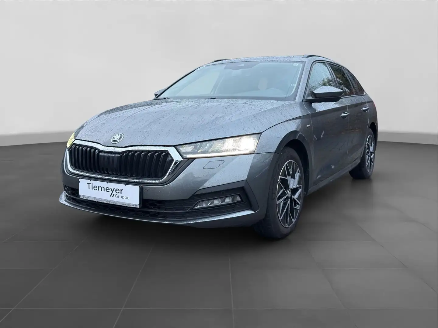 Skoda Octavia Combi 2.0 TDI DSG ST.HEIZ AHK PANO COLUM Grau - 2