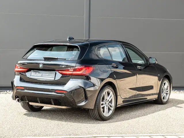 BMW 1 Series view 2