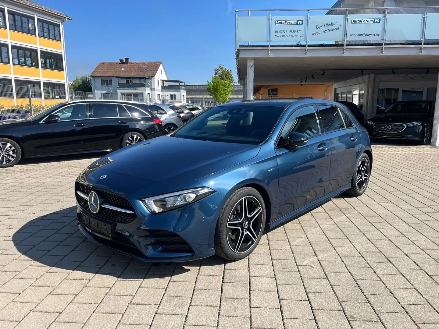 Mercedes-Benz A 200 *AMG*Pano*MBUX*Ambi*Night*RCAM Bleu - 1