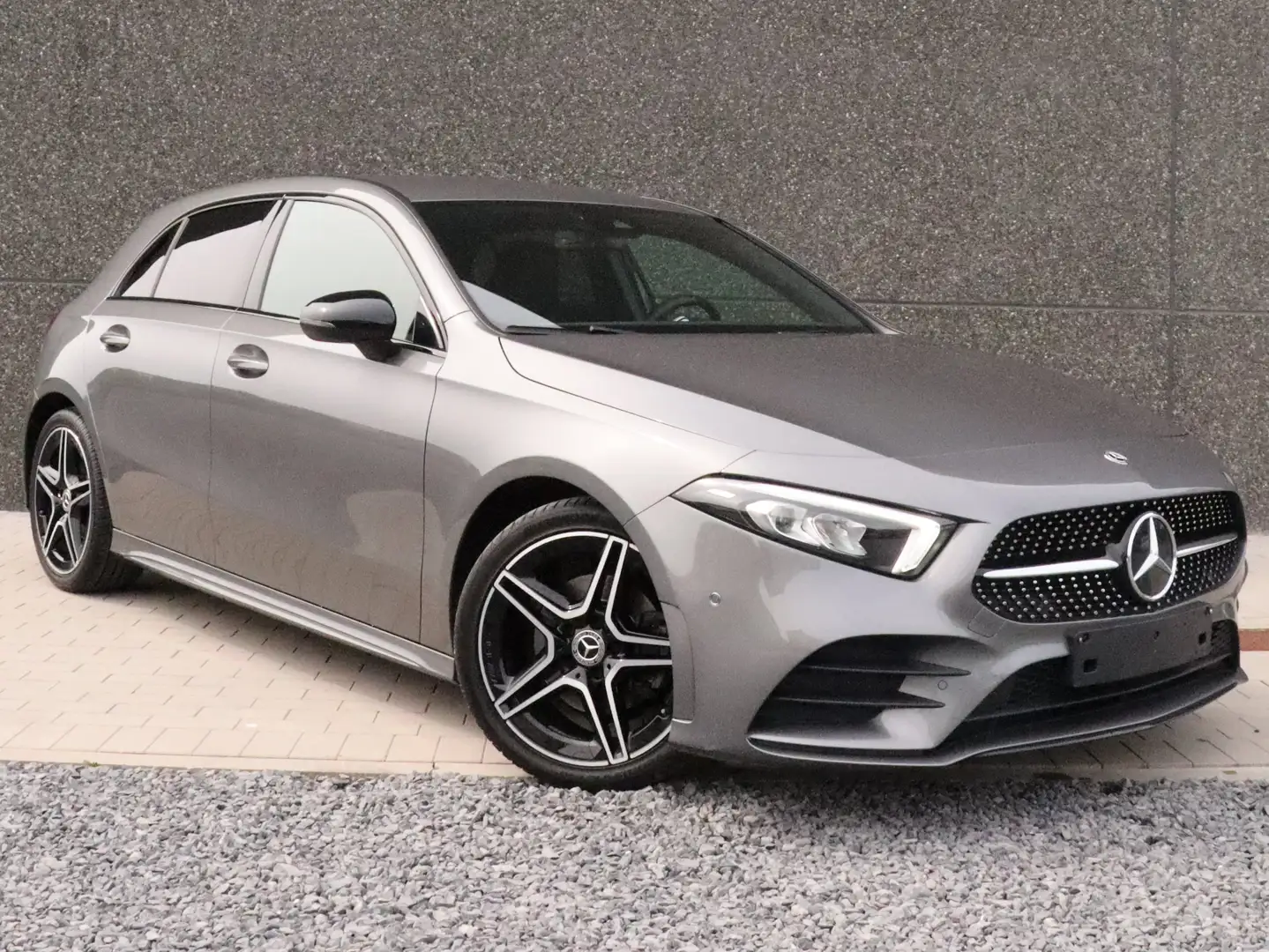 Mercedes-Benz A 180 A 180d AMG-Line-CAMERA-PDC-GARANTIE Gris - 1