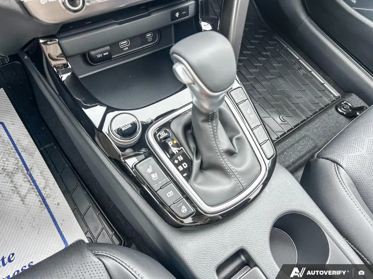 Kia Seltos снимка Kia Seltos