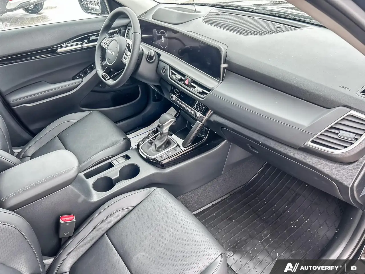 Kia Seltos снимка Kia Seltos