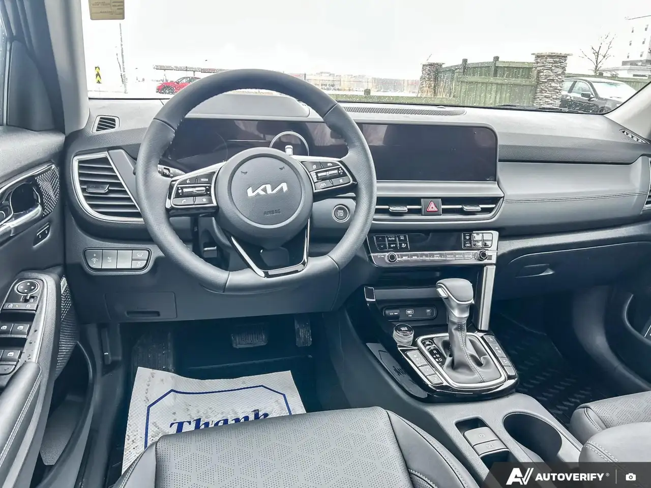 Kia Seltos снимка Kia Seltos