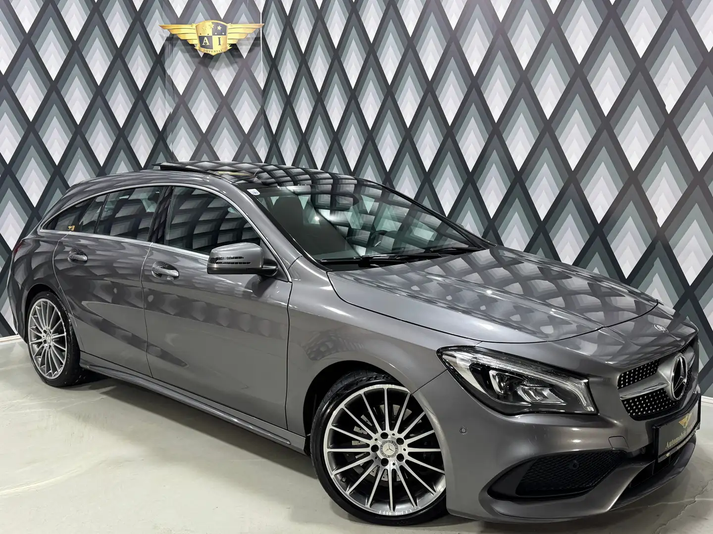 Mercedes-Benz CLA 220 d Shooting Brake Aut.// AMG-LINE // PANO // LED // Grau - 1