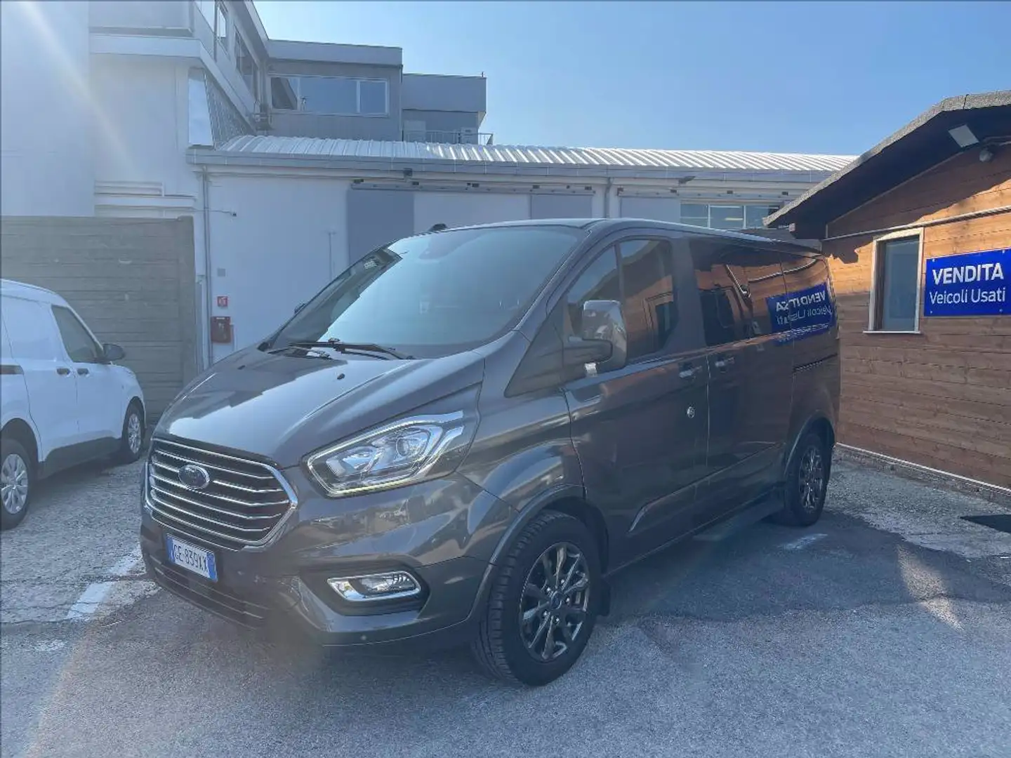 Ford Tourneo Custom 320 2.0 tdci MHEV 130cv Titanium L1H1 E6.2 Szürke - 1