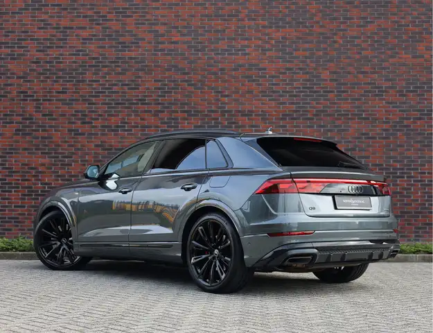 Audi Q8 view 2
