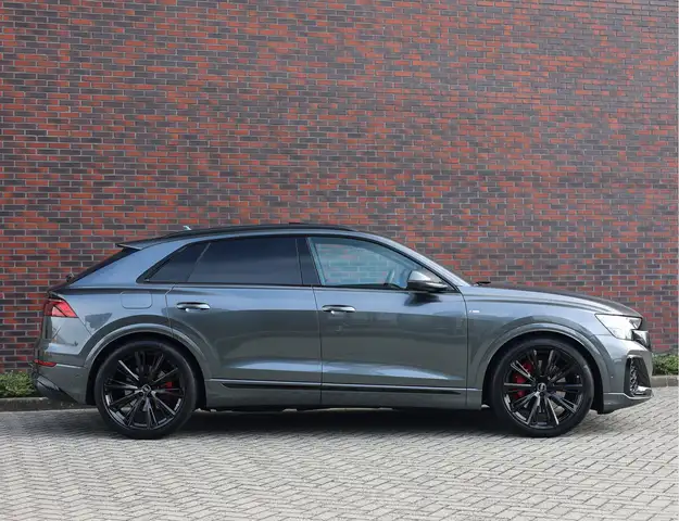 Audi Q8 view 14