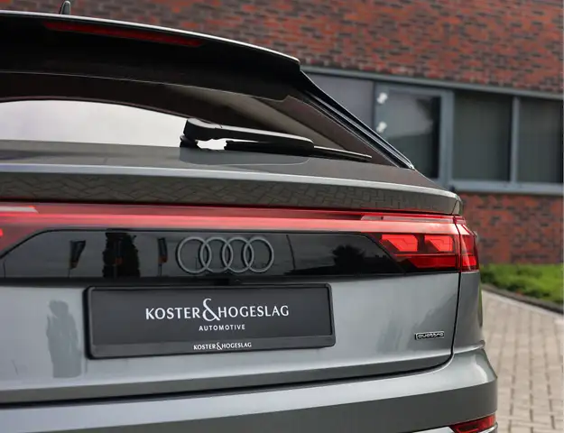 Audi Q8 view 11