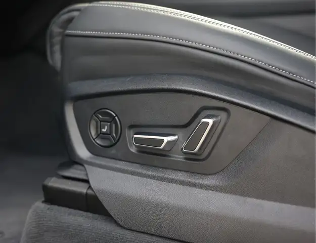 Audi Q8 view 27